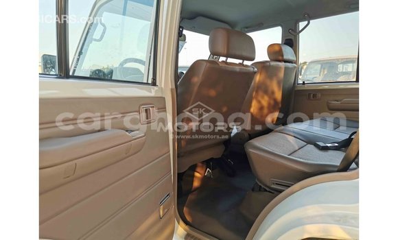 Buy Import Toyota Land Cruiser White Car in Import - Dubai in Ashanti Buy Import Toyota Land Cruiser White Car in Import - Dubai in Ashanti
