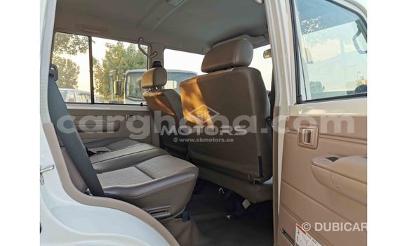 Buy Import Toyota Land Cruiser White Car in Import - Dubai in Ashanti Buy Import Toyota Land Cruiser White Car in Import - Dubai in Ashanti