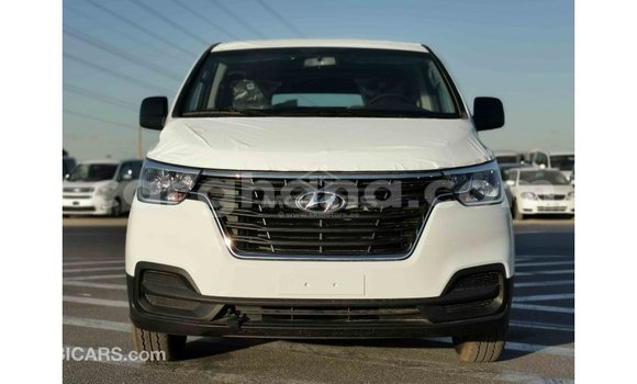 Ra Imported Hyundai Cargo funfun Ọkọ̀ in Import - Dubai ni Ashanti Ra Imported Hyundai Cargo funfun Ọkọ̀ in Import - Dubai ni Ashanti