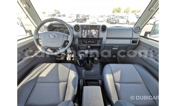 Ra Imported Toyota Land Cruiser funfun Ọkọ̀ in Import - Dubai ni Ashanti Ra Imported Toyota Land Cruiser funfun Ọkọ̀ in Import - Dubai ni Ashanti