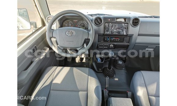 Ra Imported Toyota Land Cruiser funfun Ọkọ̀ in Import - Dubai ni Ashanti Ra Imported Toyota Land Cruiser funfun Ọkọ̀ in Import - Dubai ni Ashanti