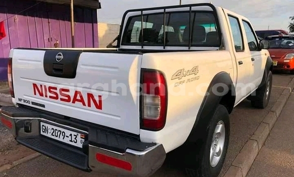 Buy Used Nissan Navara White Car in Accra in Greater Accra Buy Used Nissan Navara White Car in Accra in Greater Accra