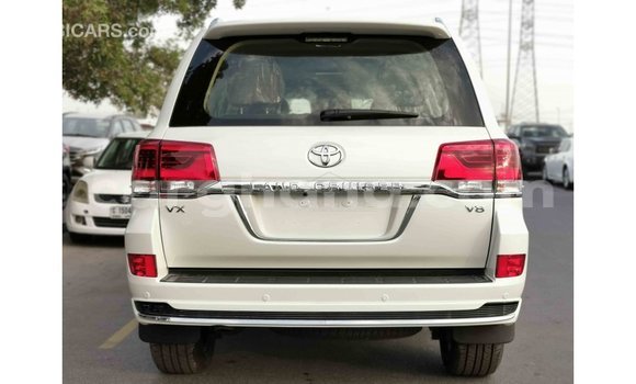 Ra Imported Toyota Land Cruiser funfun Ọkọ̀ in Import - Dubai ni Ashanti Ra Imported Toyota Land Cruiser funfun Ọkọ̀ in Import - Dubai ni Ashanti