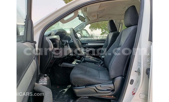 Sayi Imported Toyota Hilux White Mota in Import - Dubai a Ashanti Sayi Imported Toyota Hilux White Mota in Import - Dubai a Ashanti