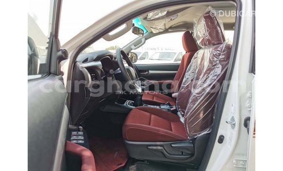 Sayi Imported Toyota Hilux White Mota in Import - Dubai a Ashanti Sayi Imported Toyota Hilux White Mota in Import - Dubai a Ashanti