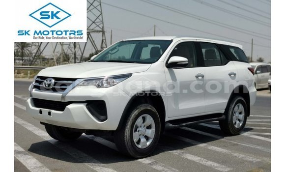 Ra Imported Toyota Fortuner funfun Ọkọ̀ in Import - Dubai ni Ashanti Ra Imported Toyota Fortuner funfun Ọkọ̀ in Import - Dubai ni Ashanti