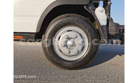 Ra Imported Mitsubishi Fuso funfun Ọkọ̀ akẹ́rù ńlá in Import - Dubai ni Ashanti Ra Imported Mitsubishi Fuso funfun Ọkọ̀ akẹ́rù ńlá in Import - Dubai ni Ashanti