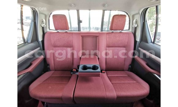 Sayi Imported Toyota Hilux White Mota in Import - Dubai a Ashanti Sayi Imported Toyota Hilux White Mota in Import - Dubai a Ashanti