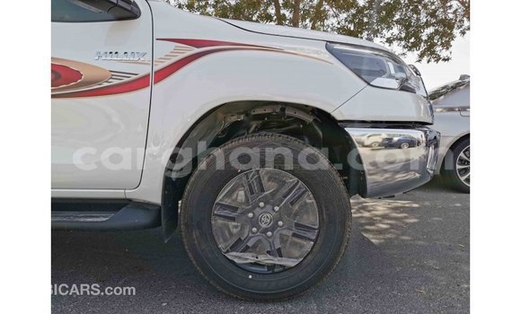 Sayi Imported Toyota Hilux White Mota in Import - Dubai a Ashanti Sayi Imported Toyota Hilux White Mota in Import - Dubai a Ashanti