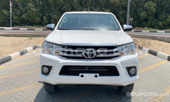 Sayi Imported Toyota Hilux White Mota in Import - Dubai a Ashanti Sayi Imported Toyota Hilux White Mota in Import - Dubai a Ashanti