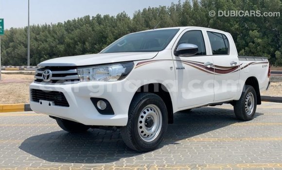 Sayi Imported Toyota Hilux White Mota in Import - Dubai a Ashanti Sayi Imported Toyota Hilux White Mota in Import - Dubai a Ashanti