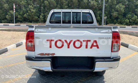 Sayi Imported Toyota Hilux White Mota in Import - Dubai a Ashanti Sayi Imported Toyota Hilux White Mota in Import - Dubai a Ashanti