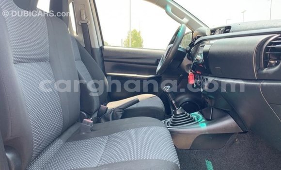 Sayi Imported Toyota Hilux White Mota in Import - Dubai a Ashanti Sayi Imported Toyota Hilux White Mota in Import - Dubai a Ashanti