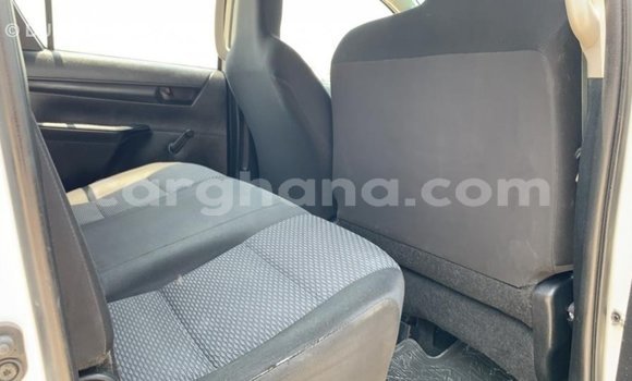 Sayi Imported Toyota Hilux White Mota in Import - Dubai a Ashanti Sayi Imported Toyota Hilux White Mota in Import - Dubai a Ashanti