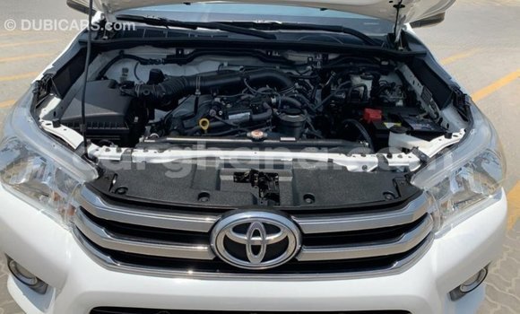 Sayi Imported Toyota Hilux White Mota in Import - Dubai a Ashanti Sayi Imported Toyota Hilux White Mota in Import - Dubai a Ashanti