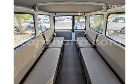 Buy Import Toyota Land Cruiser White Car in Import - Dubai in Ashanti Buy Import Toyota Land Cruiser White Car in Import - Dubai in Ashanti