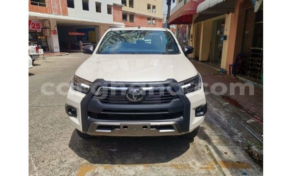Sayi Imported Toyota Hilux White Mota in Import - Dubai a Ashanti Sayi Imported Toyota Hilux White Mota in Import - Dubai a Ashanti