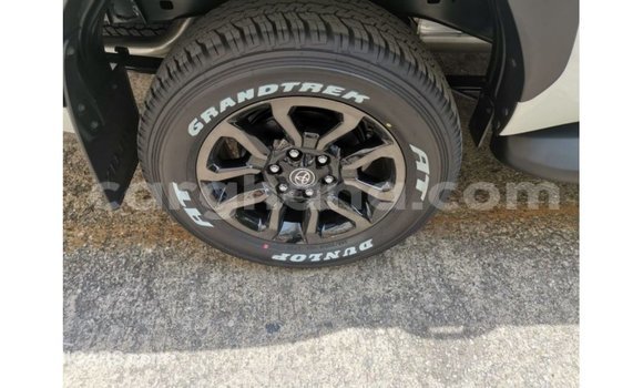 Sayi Imported Toyota Hilux White Mota in Import - Dubai a Ashanti Sayi Imported Toyota Hilux White Mota in Import - Dubai a Ashanti