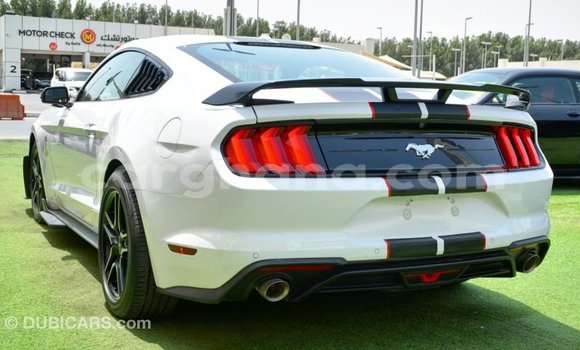 Ra Imported Ford Mustang funfun Ọkọ̀ in Import - Dubai ni Ashanti Ra Imported Ford Mustang funfun Ọkọ̀ in Import - Dubai ni Ashanti