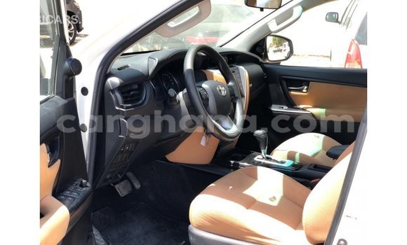 Sayi Imported Toyota Fortuner White Mota in Import - Dubai a Ashanti Sayi Imported Toyota Fortuner White Mota in Import - Dubai a Ashanti