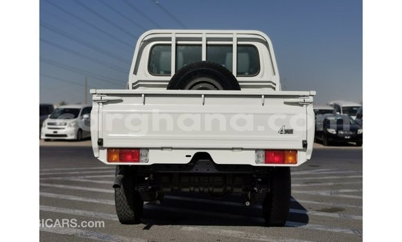 Buy Import Toyota Land Cruiser White Car in Import - Dubai in Ashanti Buy Import Toyota Land Cruiser White Car in Import - Dubai in Ashanti