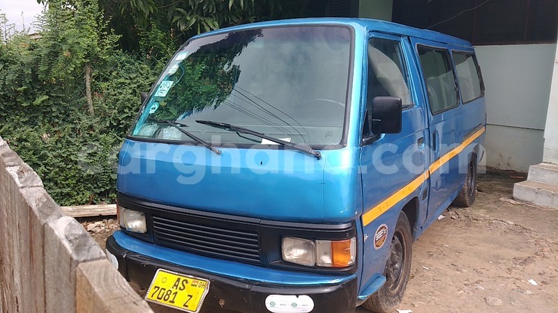 used nissan urvan