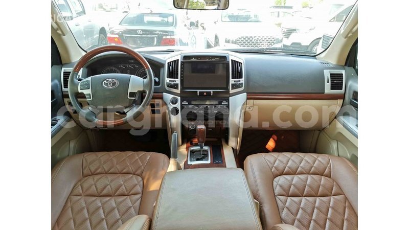 Big with watermark toyota land cruiser ashanti import dubai 25432