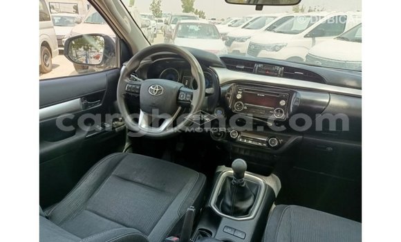 Sayi Imported Toyota Hilux White Mota in Import - Dubai a Ashanti Sayi Imported Toyota Hilux White Mota in Import - Dubai a Ashanti