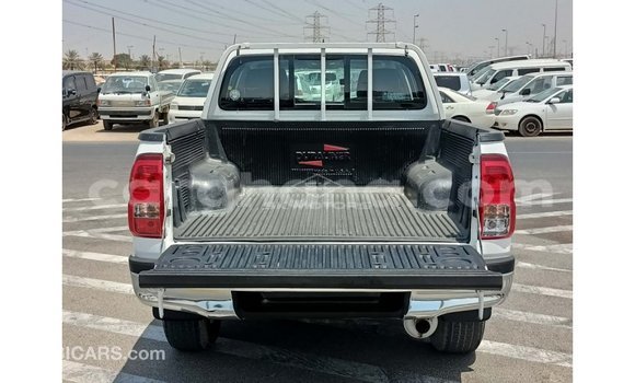 Sayi Imported Toyota Hilux White Mota in Import - Dubai a Ashanti Sayi Imported Toyota Hilux White Mota in Import - Dubai a Ashanti