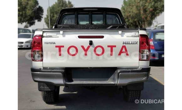Sayi Imported Toyota Hilux White Mota in Import - Dubai a Ashanti Sayi Imported Toyota Hilux White Mota in Import - Dubai a Ashanti