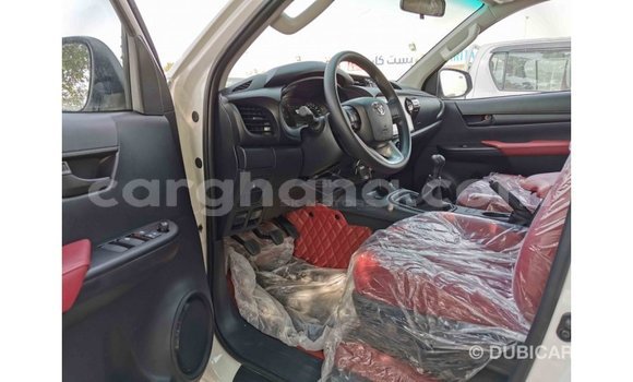 Sayi Imported Toyota Hilux White Mota in Import - Dubai a Ashanti Sayi Imported Toyota Hilux White Mota in Import - Dubai a Ashanti