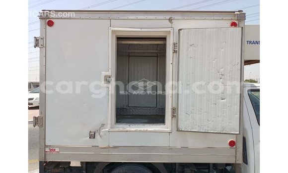 Sayi Imported Toyota Hilux White Mota in Import - Dubai a Ashanti Sayi Imported Toyota Hilux White Mota in Import - Dubai a Ashanti