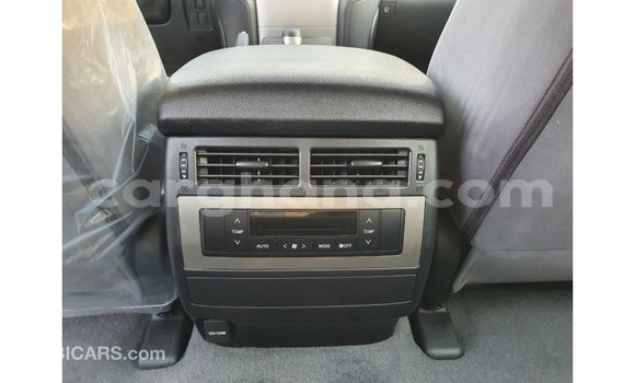 Sayi Imported Toyota Land Cruiser White Mota in Import - Dubai a Ashanti Sayi Imported Toyota Land Cruiser White Mota in Import - Dubai a Ashanti