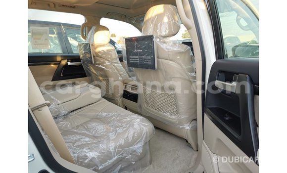 Sayi Imported Toyota Land Cruiser White Mota in Import - Dubai a Ashanti Sayi Imported Toyota Land Cruiser White Mota in Import - Dubai a Ashanti