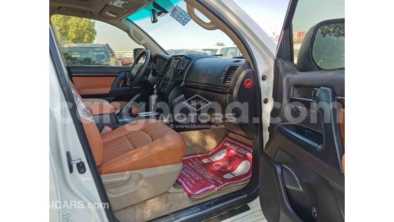 Big with watermark toyota land cruiser ashanti import dubai 25586