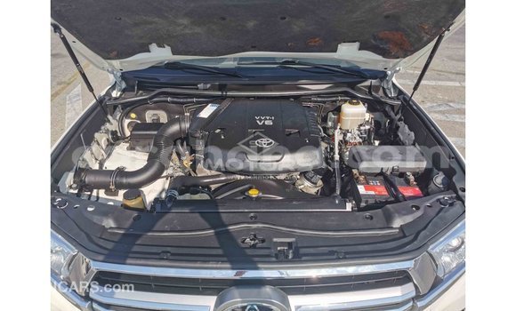 Ra Imported Toyota Land Cruiser funfun Ọkọ̀ in Import - Dubai ni Ashanti Ra Imported Toyota Land Cruiser funfun Ọkọ̀ in Import - Dubai ni Ashanti