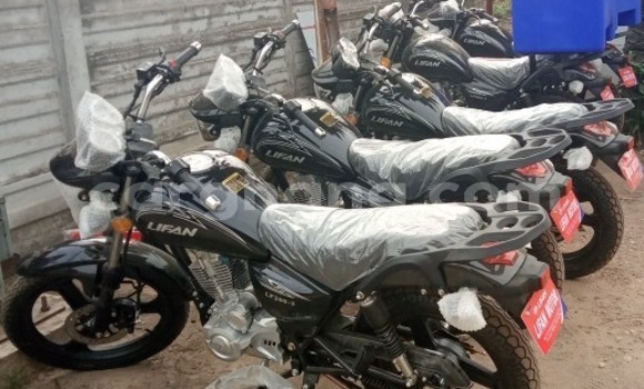 Sayi Sabo Lifan LF200 Black Motsi in Sekondi a Yamma Sayi Sabo Lifan LF200 Black Motsi in Sekondi a Yamma