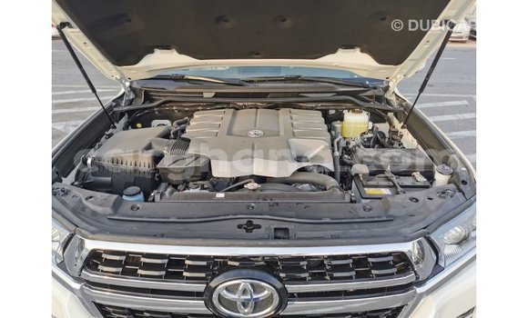 Buy Import Toyota Land Cruiser White Car in Import - Dubai in Ashanti Buy Import Toyota Land Cruiser White Car in Import - Dubai in Ashanti