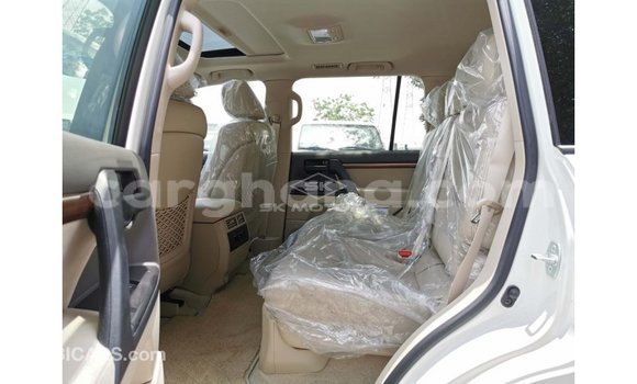 Buy Import Toyota Land Cruiser White Car in Import - Dubai in Ashanti Buy Import Toyota Land Cruiser White Car in Import - Dubai in Ashanti