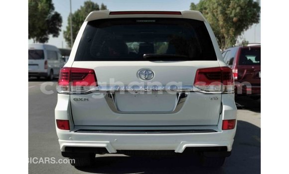 Sayi Imported Toyota Land Cruiser White Mota in Import - Dubai a Ashanti Sayi Imported Toyota Land Cruiser White Mota in Import - Dubai a Ashanti