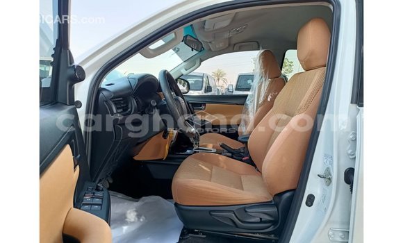 Ra Imported Toyota Fortuner funfun Ọkọ̀ in Import - Dubai ni Ashanti Ra Imported Toyota Fortuner funfun Ọkọ̀ in Import - Dubai ni Ashanti