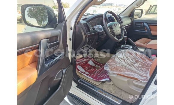 Ra Imported Toyota Land Cruiser funfun Ọkọ̀ in Import - Dubai ni Ashanti Ra Imported Toyota Land Cruiser funfun Ọkọ̀ in Import - Dubai ni Ashanti
