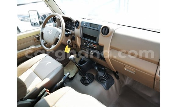 Buy Import Toyota Land Cruiser Beige Car in Import - Dubai in Ashanti Buy Import Toyota Land Cruiser Beige Car in Import - Dubai in Ashanti