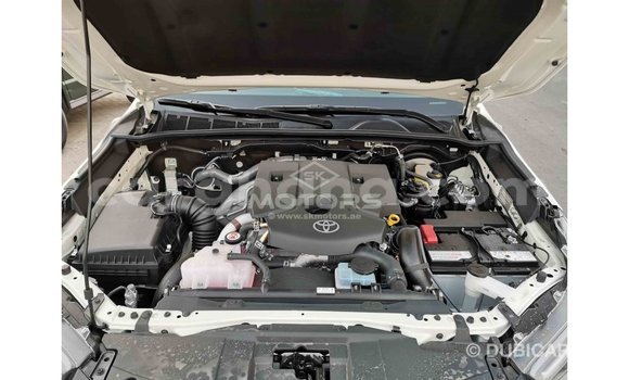 Sayi Imported Toyota Hilux White Mota in Import - Dubai a Ashanti Sayi Imported Toyota Hilux White Mota in Import - Dubai a Ashanti