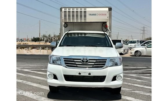 Sayi Imported Toyota Hilux White Mota in Import - Dubai a Ashanti Sayi Imported Toyota Hilux White Mota in Import - Dubai a Ashanti