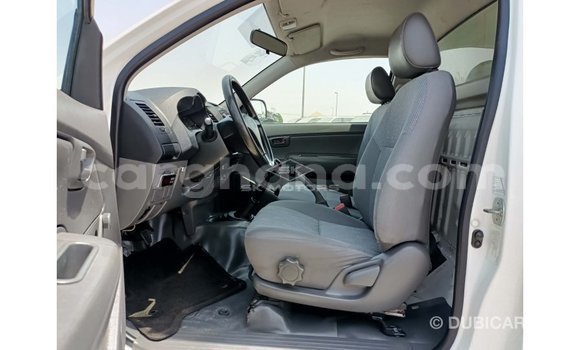 Sayi Imported Toyota Hilux White Mota in Import - Dubai a Ashanti Sayi Imported Toyota Hilux White Mota in Import - Dubai a Ashanti
