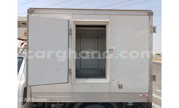 Sayi Imported Toyota Hilux White Mota in Import - Dubai a Ashanti Sayi Imported Toyota Hilux White Mota in Import - Dubai a Ashanti