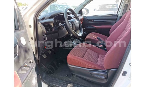 Sayi Imported Toyota Hilux White Mota in Import - Dubai a Ashanti Sayi Imported Toyota Hilux White Mota in Import - Dubai a Ashanti
