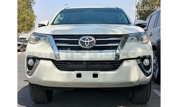 Sayi Imported Toyota Fortuner White Mota in Import - Dubai a Ashanti Sayi Imported Toyota Fortuner White Mota in Import - Dubai a Ashanti
