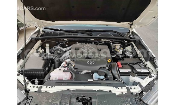 Sayi Imported Toyota Hilux White Mota in Import - Dubai a Ashanti Sayi Imported Toyota Hilux White Mota in Import - Dubai a Ashanti